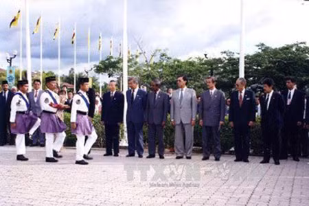 gia nhap asean quyet sach lich su cua bo chinh tri
