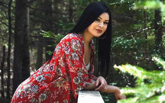 nhan sac ca tinh cua nu y ta dang quang hoa hau trai dat canada 2017