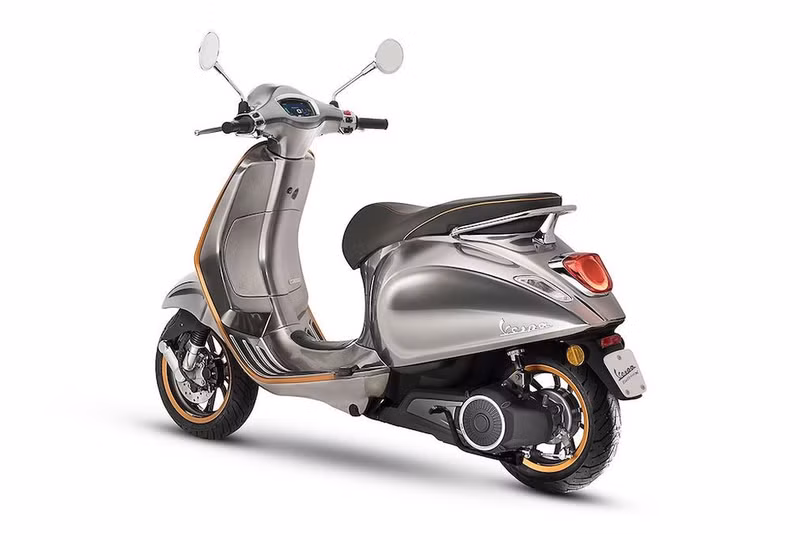 Vespa chạy điện đầu tiên mở bán, giá hơn 7.000 USD