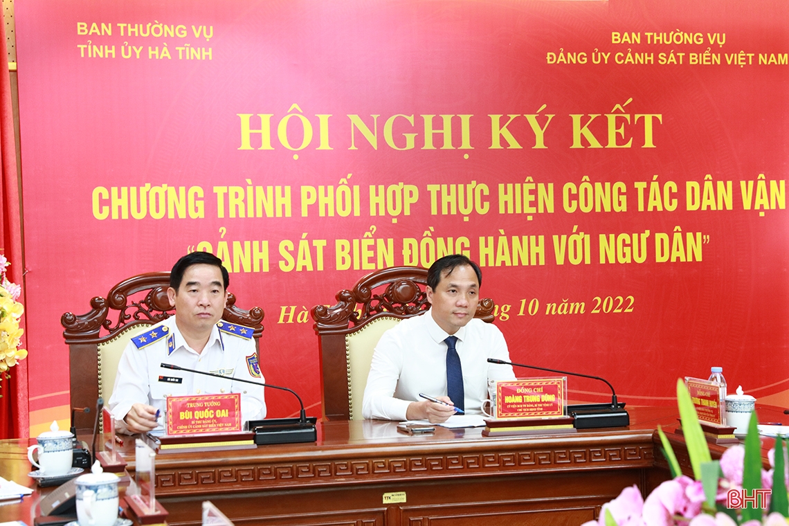 Ký kết phối hợp chương trình Cảnh sát biển đồng hành với ngư dân Hà Tĩnh