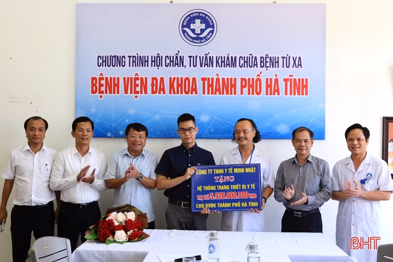 Trao tặng hệ thống 9 máy xét nghiệm cho Bệnh viện Đa khoa TP Hà Tĩnh
