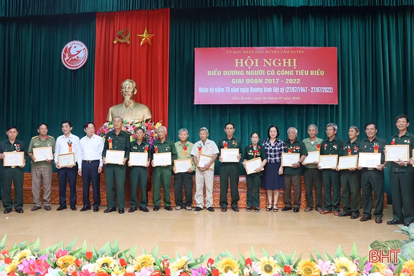 Các địa phương biểu dương, khen thưởng người có công tiêu biểu