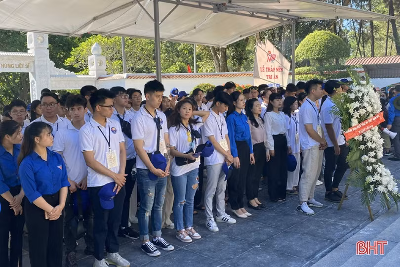 Có tuổi hai mươi hóa thân vào đất mẹ …