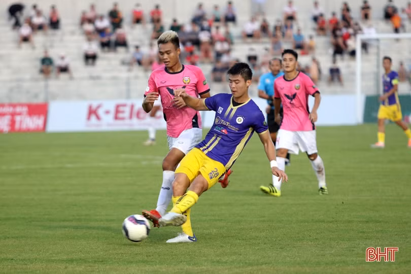 Dàn sao Hà Nội FC nhọc nhằn vượt qua Hồng Lĩnh Hà Tĩnh