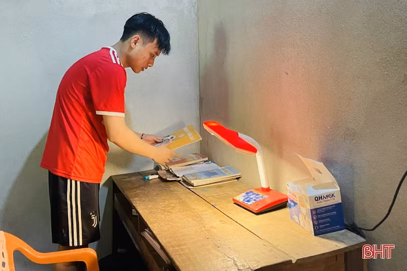Hạnh phúc vỡ òa của gia đình nam sinh Hà Tĩnh giành HCV Olympic Hóa học quốc tế