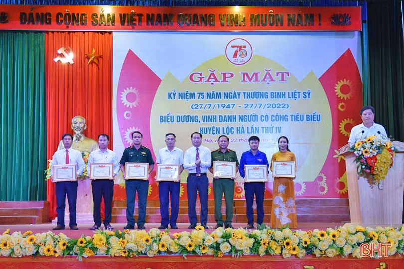 Các địa phương biểu dương, khen thưởng người có công tiêu biểu