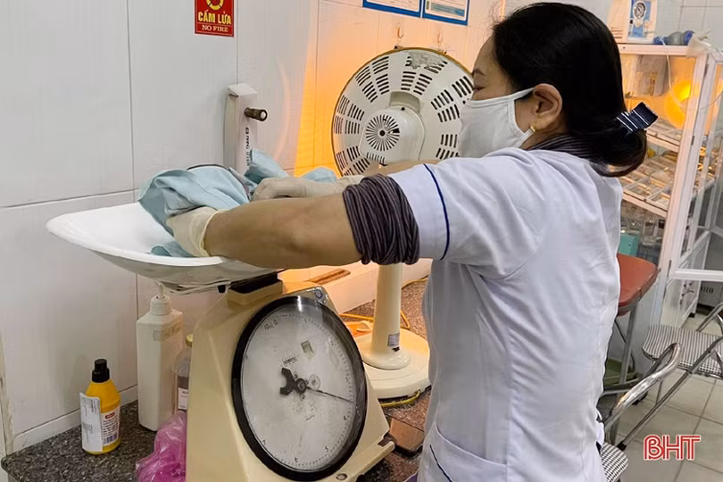 Vỡ òa khoảnh khắc chào đón những công dân Hà Tĩnh đầu tiên của năm 2021