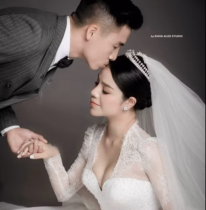 Hành trình từ yêu đến cưới của Bùi Tiến Dũng và vợ