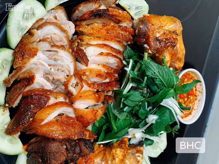 Bữa ăn đưa cơm với món chân giò rút xương đậm đà lạ miệng