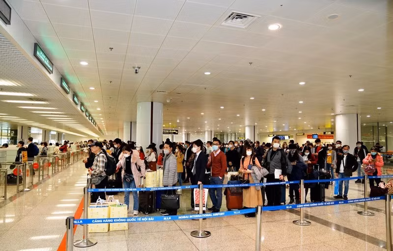 Cả nghìn người Việt tại châu Âu, ASEAN hồi hương, sân bay quá tải