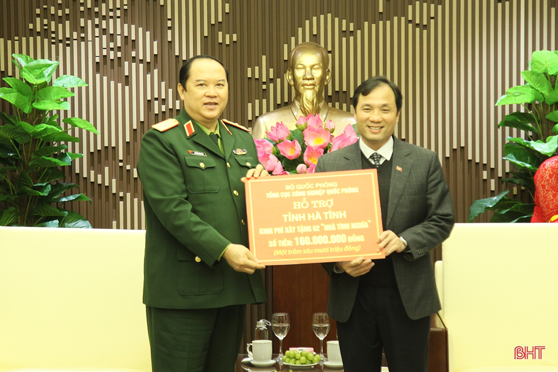 Lãnh đạo Hà Tĩnh chúc mừng Trung tướng Hồ Quang Tuấn