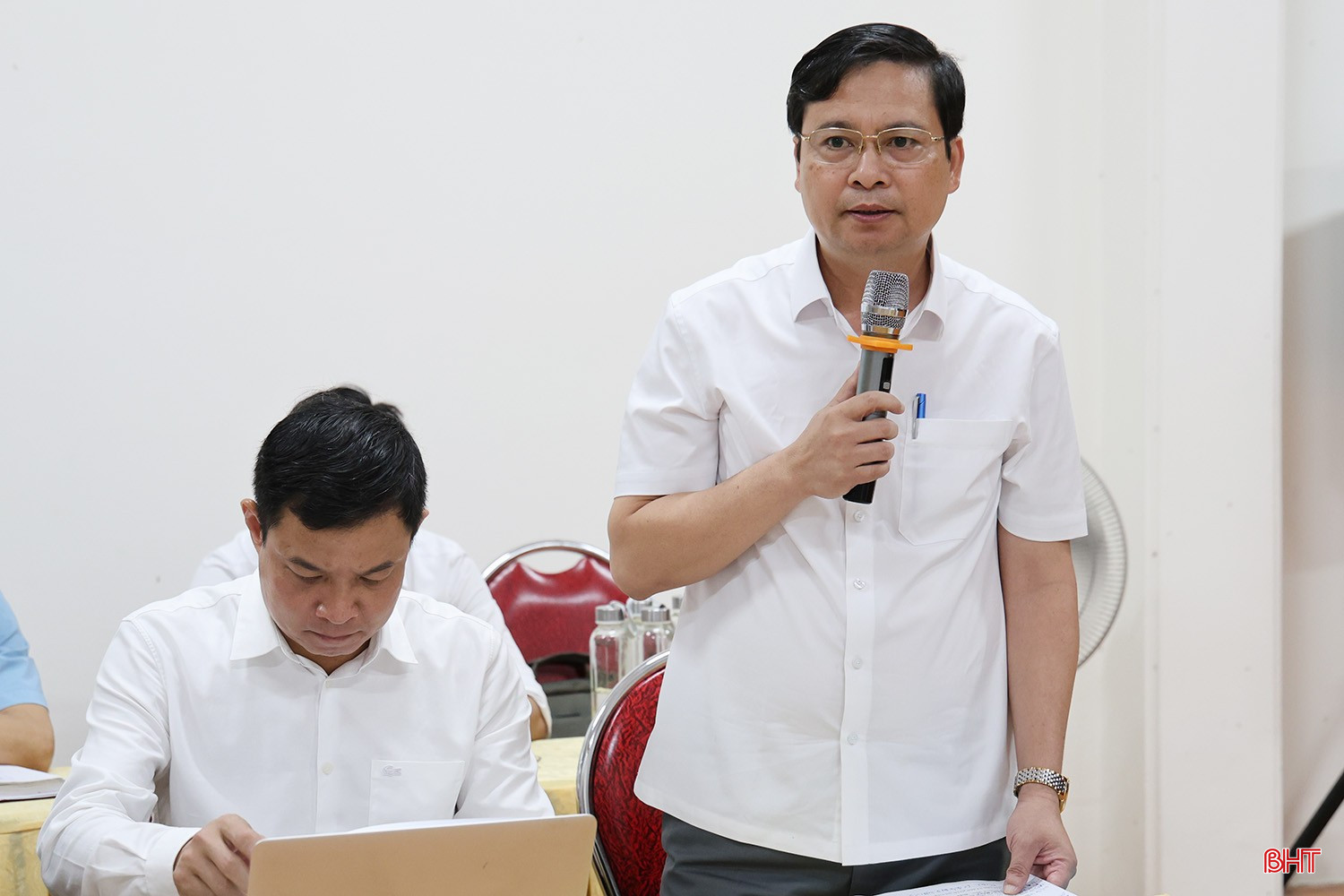Bí thư Đảng ủy, Chủ tịch HĐND xã Tứ Mỹ Lê Nhật Lệ phát biểu tại hội nghị.
