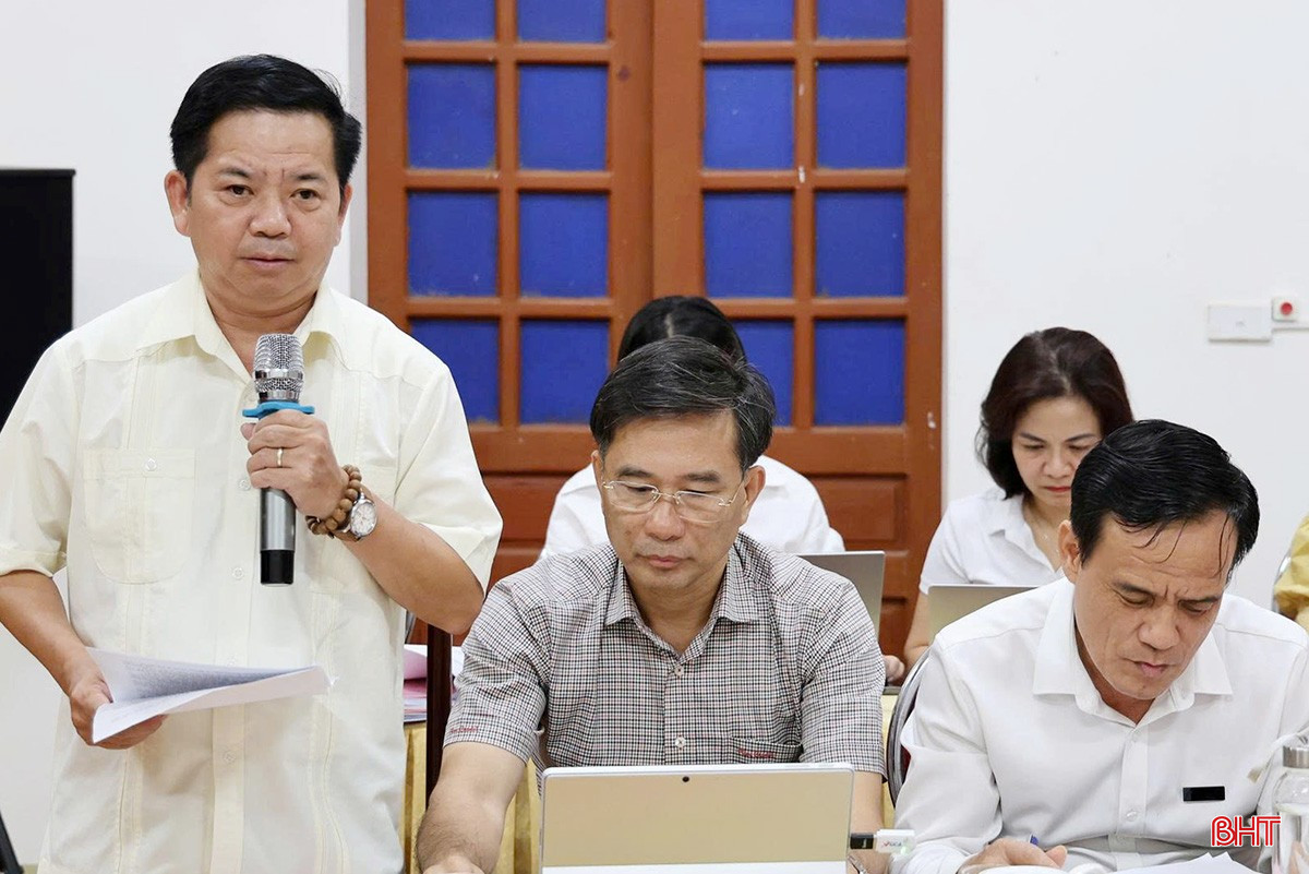 Phó Trưởng ban Thường trực Ban Tuyên giáo và Dân vận Tỉnh ủy Bùi Nhân Sâm phát biểu tại hội nghị.