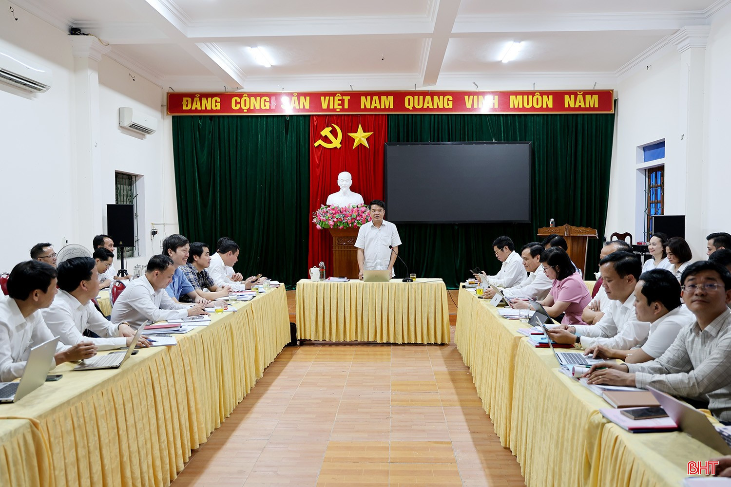 Chủ tịch Ủy ban MTTQ tỉnh Trần Nhật Tân chủ trì hội nghị