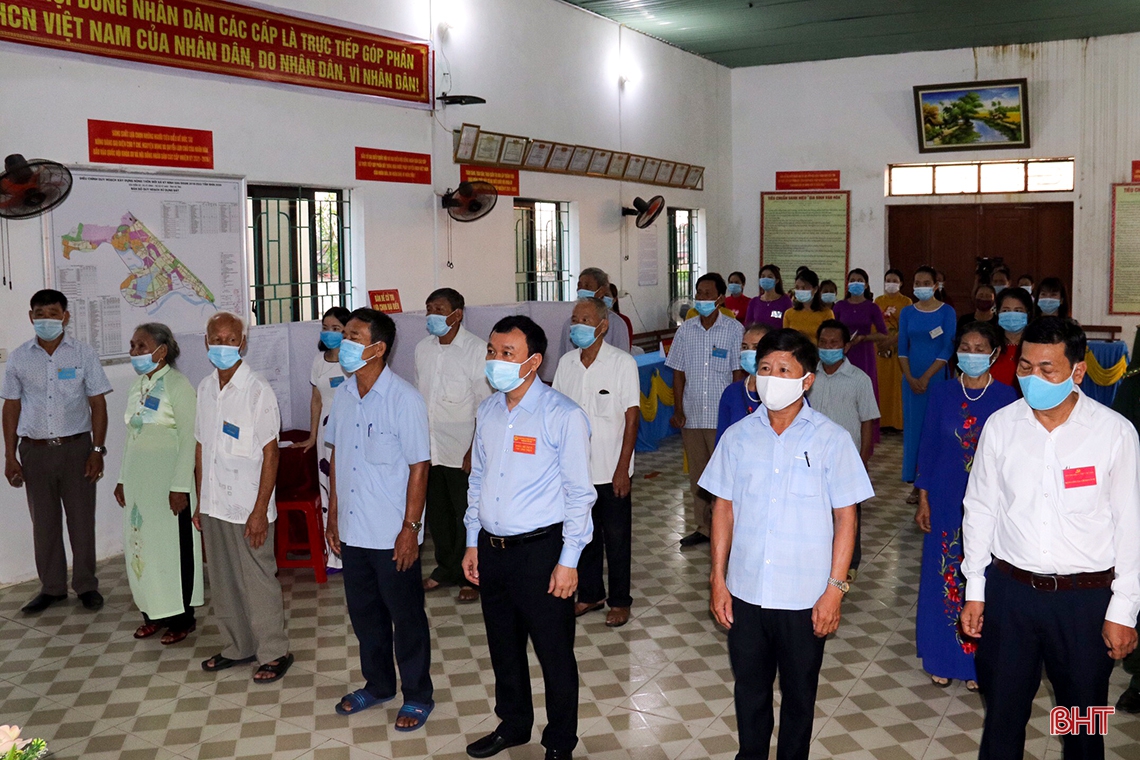 Cử tri Hà Tĩnh náo nức bầu chọn người đại biểu Nhân dân