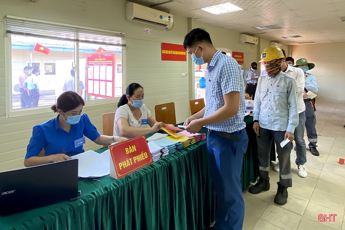 Cử tri Hà Tĩnh náo nức bầu chọn người đại biểu Nhân dân