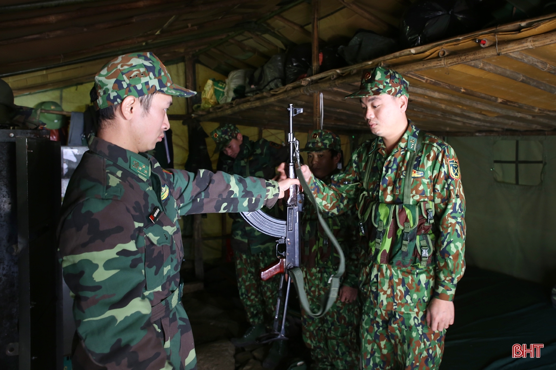 Những người giữ mùa xuân bình yên (bài 1): Chiến sỹ quân hàm xanh Hà Tĩnh bám chốt ngăn dịch Covid-19