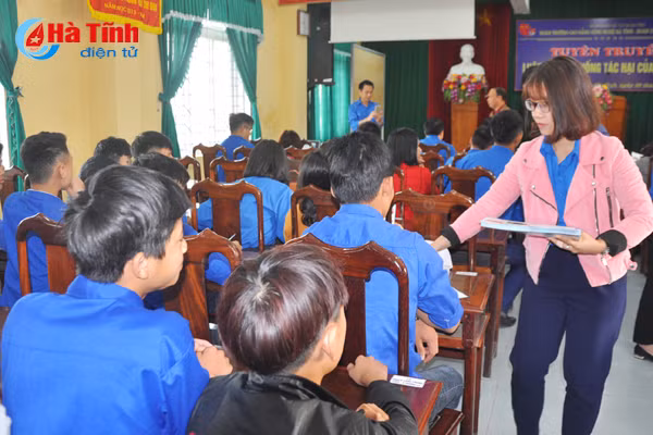 ton tien mua thuoc la lai con ruoc benh vao nguoi