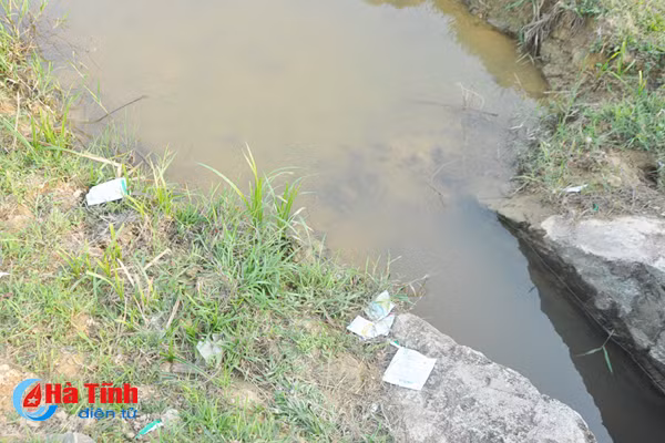 tuy tien xa rac thuoc bvtv nong dan ha tinh tu huy diet chinh minh