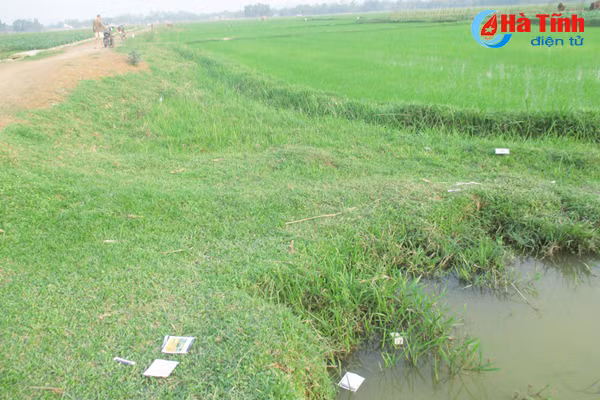 tuy tien xa rac thuoc bvtv nong dan ha tinh tu huy diet chinh minh