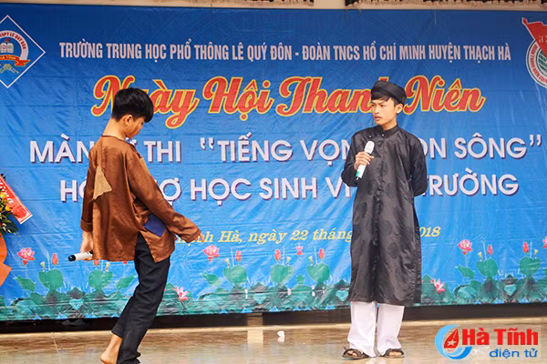 an tuong ngay hoi thanh nien o truong thpt le quy don