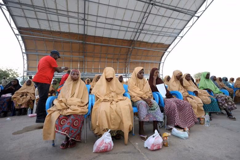 giot nuoc mat ngay tro ve cua cac nu sinh nigeria bi boko haram bat coc