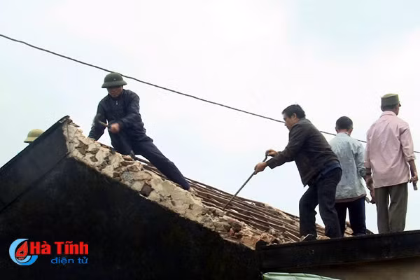 lanh dao huyen ky anh chung tay giup dan thao do nha cua len vung tai dinh cu