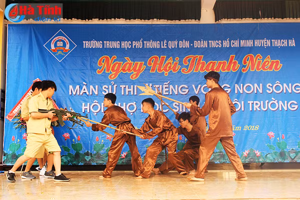 an tuong ngay hoi thanh nien o truong thpt le quy don