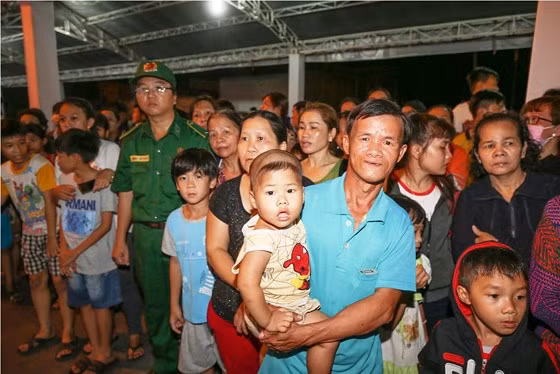 nguoi dan dat thep thanh dong tien biet bac sau khai
