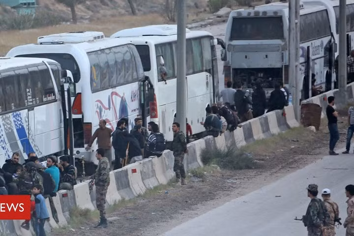 can canh doan xe bus cho phien quan syria rut chay khoi dong ghouta