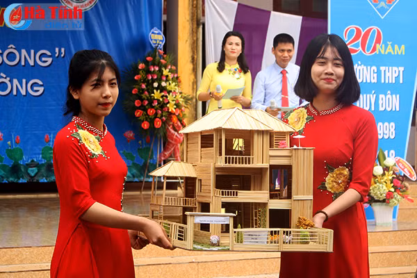 an tuong ngay hoi thanh nien o truong thpt le quy don