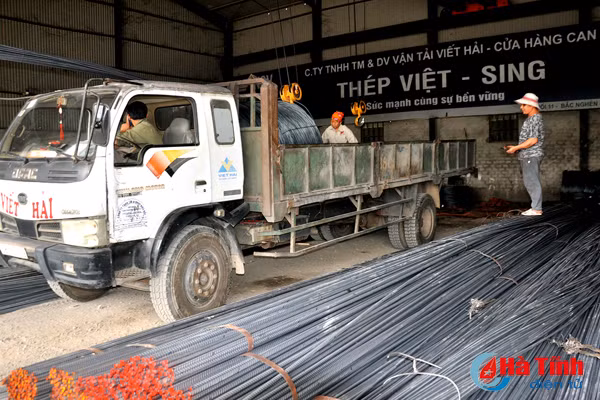 gia thep leo thang khach hang chong mat
