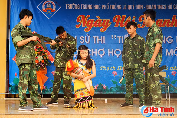 an tuong ngay hoi thanh nien o truong thpt le quy don