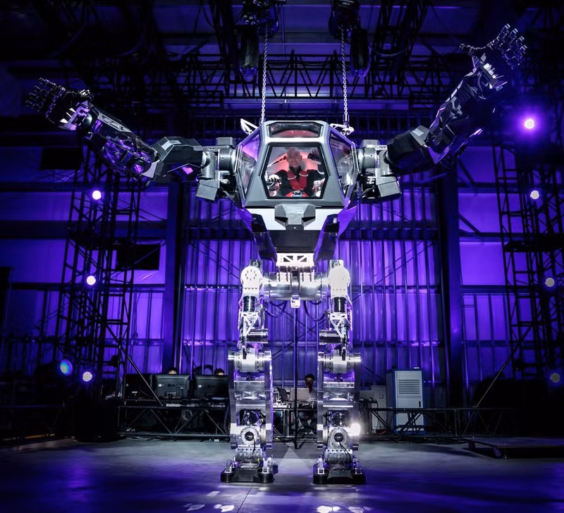 ty phu giau nhat the gioi nuoi cho robot lam thu cung