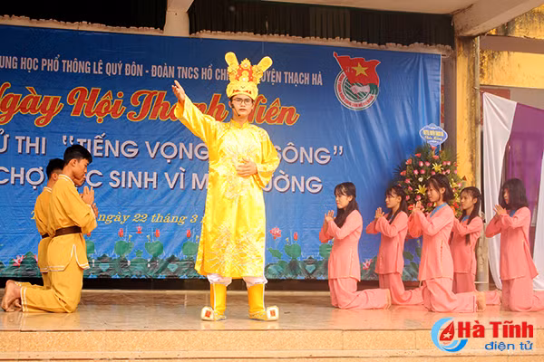 an tuong ngay hoi thanh nien o truong thpt le quy don