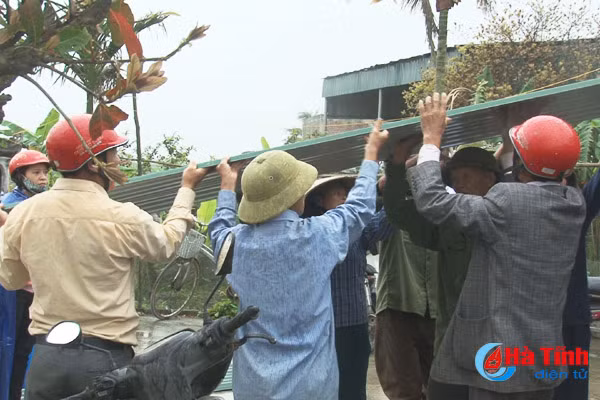 lanh dao huyen ky anh chung tay giup dan thao do nha cua len vung tai dinh cu