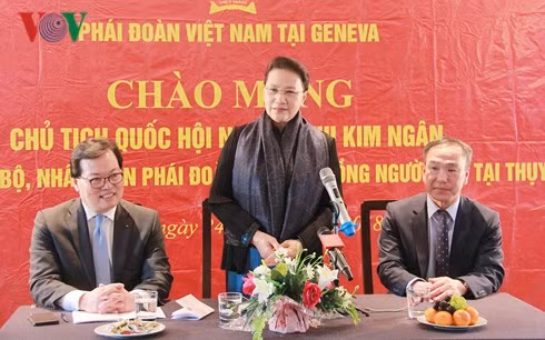 chu tich quoc hoi gap mat can bo phai doan viet nam tai geneva