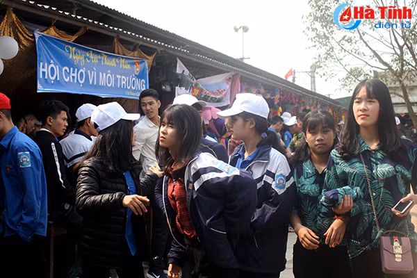 an tuong ngay hoi thanh nien o truong thpt le quy don