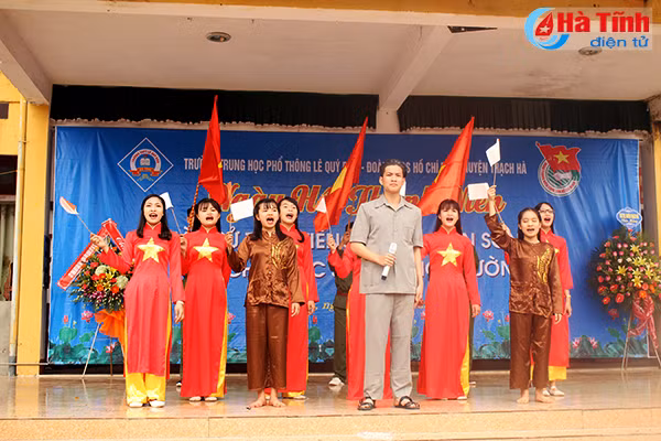 an tuong ngay hoi thanh nien o truong thpt le quy don