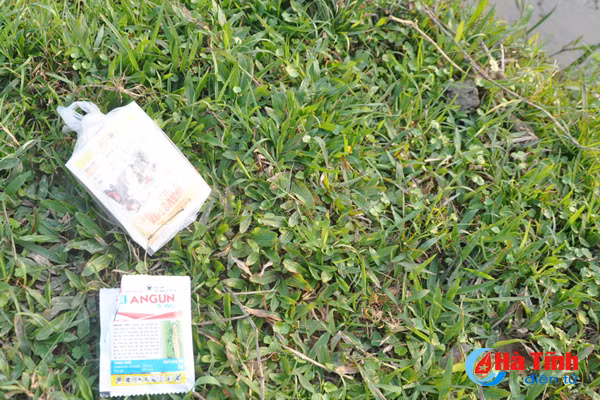 tuy tien xa rac thuoc bvtv nong dan ha tinh tu huy diet chinh minh