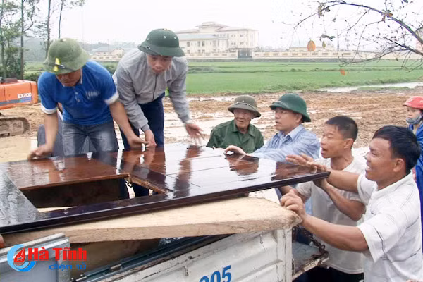 lanh dao huyen ky anh chung tay giup dan thao do nha cua len vung tai dinh cu