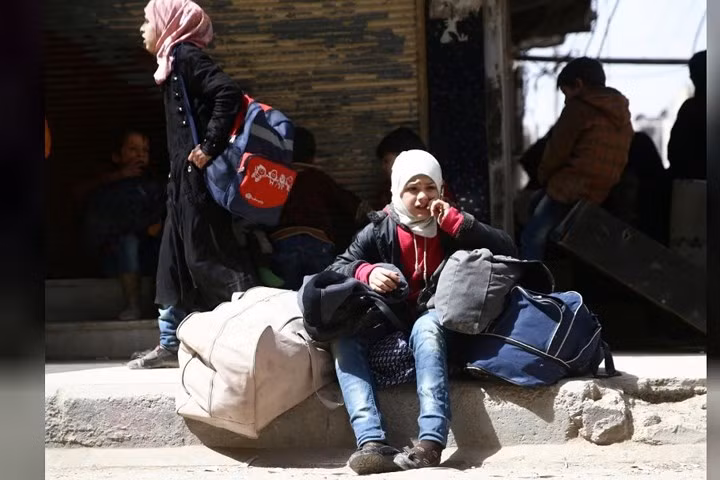 can canh doan xe bus cho phien quan syria rut chay khoi dong ghouta