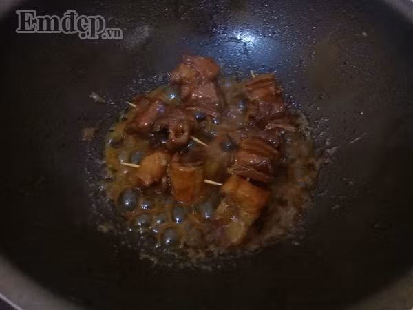 troi tro lanh me lam thit xien chien rim nuoc cam dam da ngon com