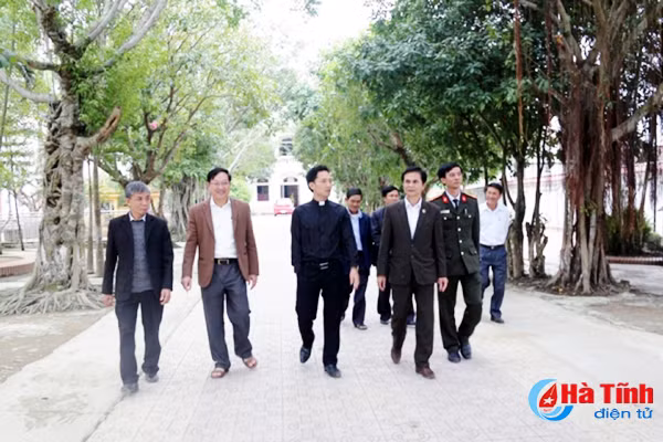 nguoi cong giao ha tinh tich cuc xay dung va bao ve to quoc