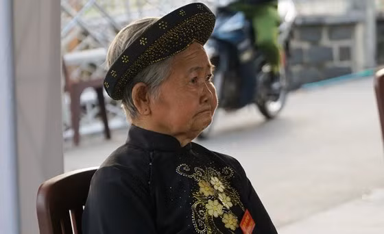 nguoi dan dat thep thanh dong tien biet bac sau khai