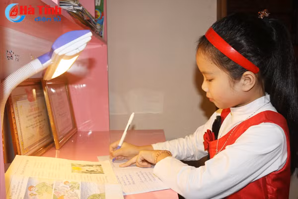 Bé gái Hà Tĩnh hát “ngọt như mía” dậy sóng cộng đồng mạng