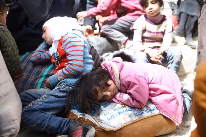 can canh doan xe bus cho phien quan syria rut chay khoi dong ghouta