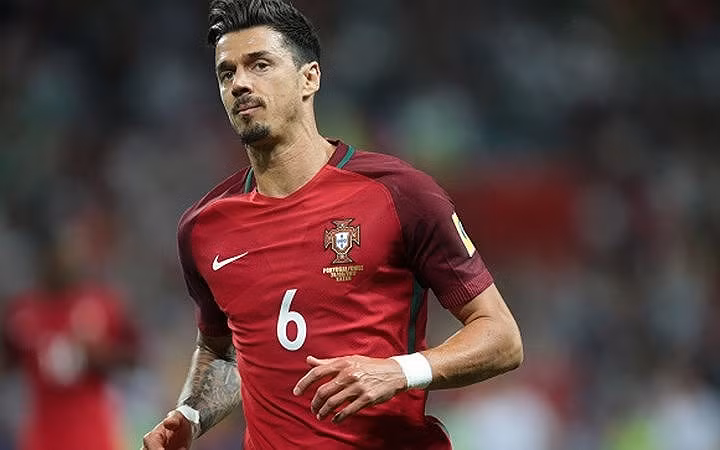 doi hinh du kien cua bo dao nha truoc ai cap ronaldo dau sung voi salah