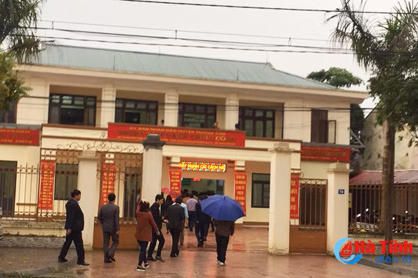 khai truong trung tam hanh chinh cong huyen huong son