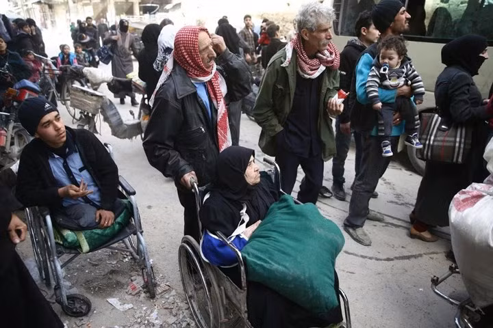 can canh doan xe bus cho phien quan syria rut chay khoi dong ghouta